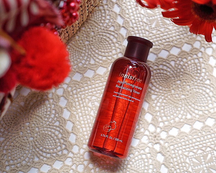 Nước Hoa Hồng Từ Lựu Đỏ Innisfree Jeju Pomegranate Revitalizing Toner 200ml