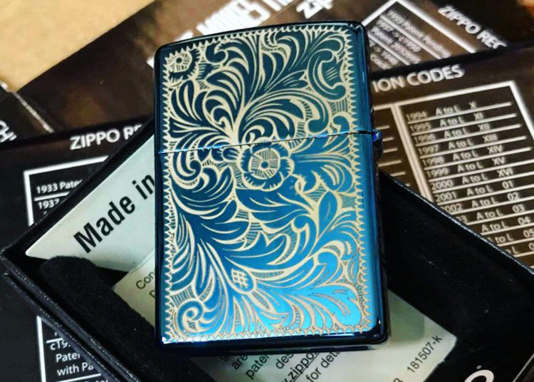 Bật Lửa Bật Lửa Zippo 20446 Khắc Chữ N Hoa Văn Venetian 5 Mặt - Bật Lửa Bật Lửa Zippo 20446.N.Ven