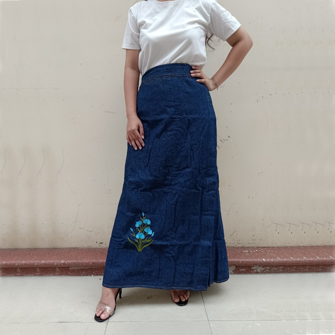 BỘ ĐỒ CHỐNG NẮNG JEAN CAO CẤP - Bao gồm Áo khoác chống nắng & Váy chống nắng Jean loại 1 tà có thêu họa tiết Hoa Thanh Tú nổi bật