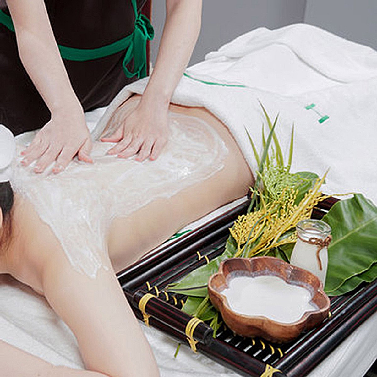 Ủ Dịch Yến Tạm Biệt Làn Da Đen Sạm