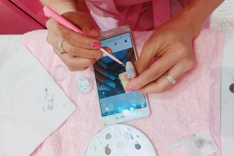 Combo Cắt Da Tay, Chăm Sóc Móng, Sơn Gel Tại Vietgangz Nails