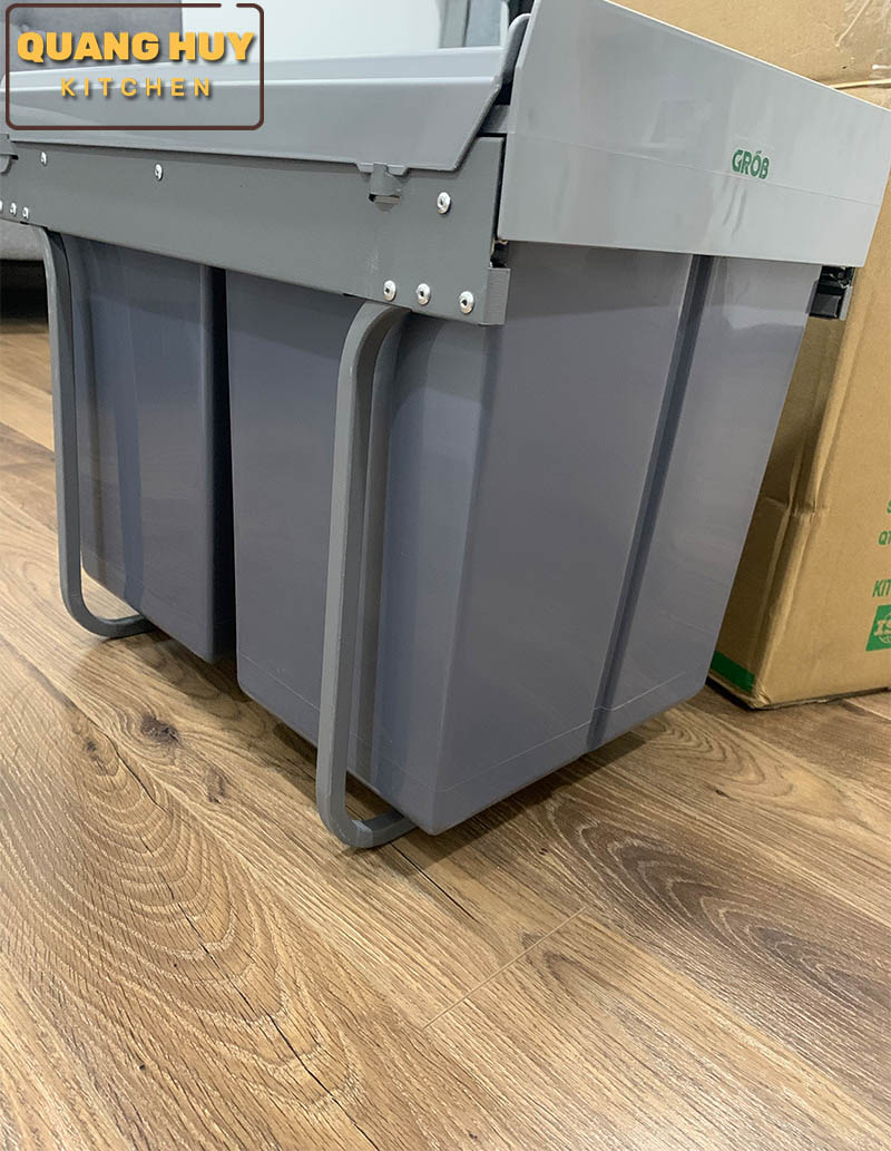 thung-rac-doi-gan-canh-am-tu-bep