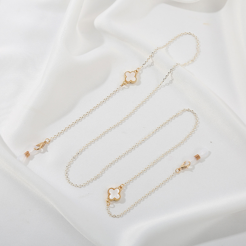 Dây đeo mắt kính charm cỏ 4 lá độc đáo