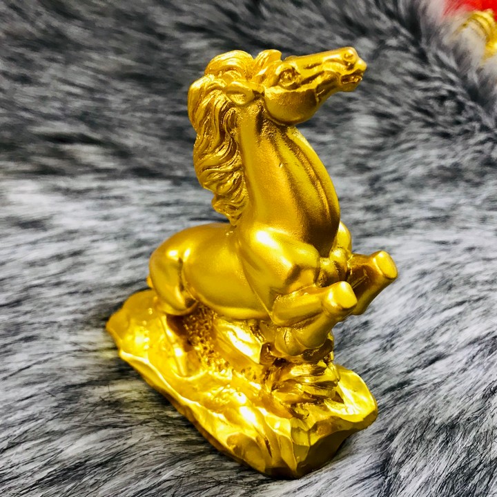 Tượng con ngựa vàng - TMT Collection.com
