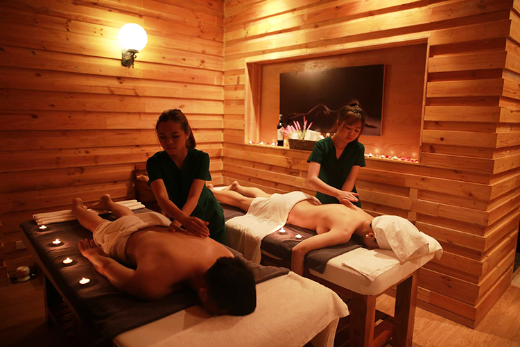 Liệu Trình 60 Phút massage body đá nóng thải độc tại Rita Homespa 