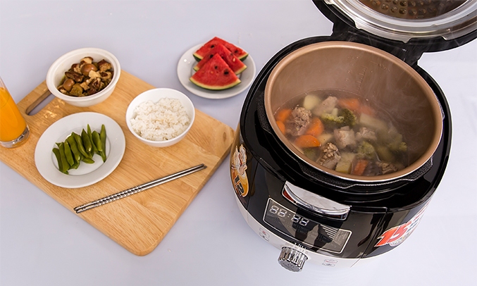 Nồi Áp Suất Đa Năng Sunhouse SHD1858BW (5 lít) - Trắng Đen - Hàng chính hãng