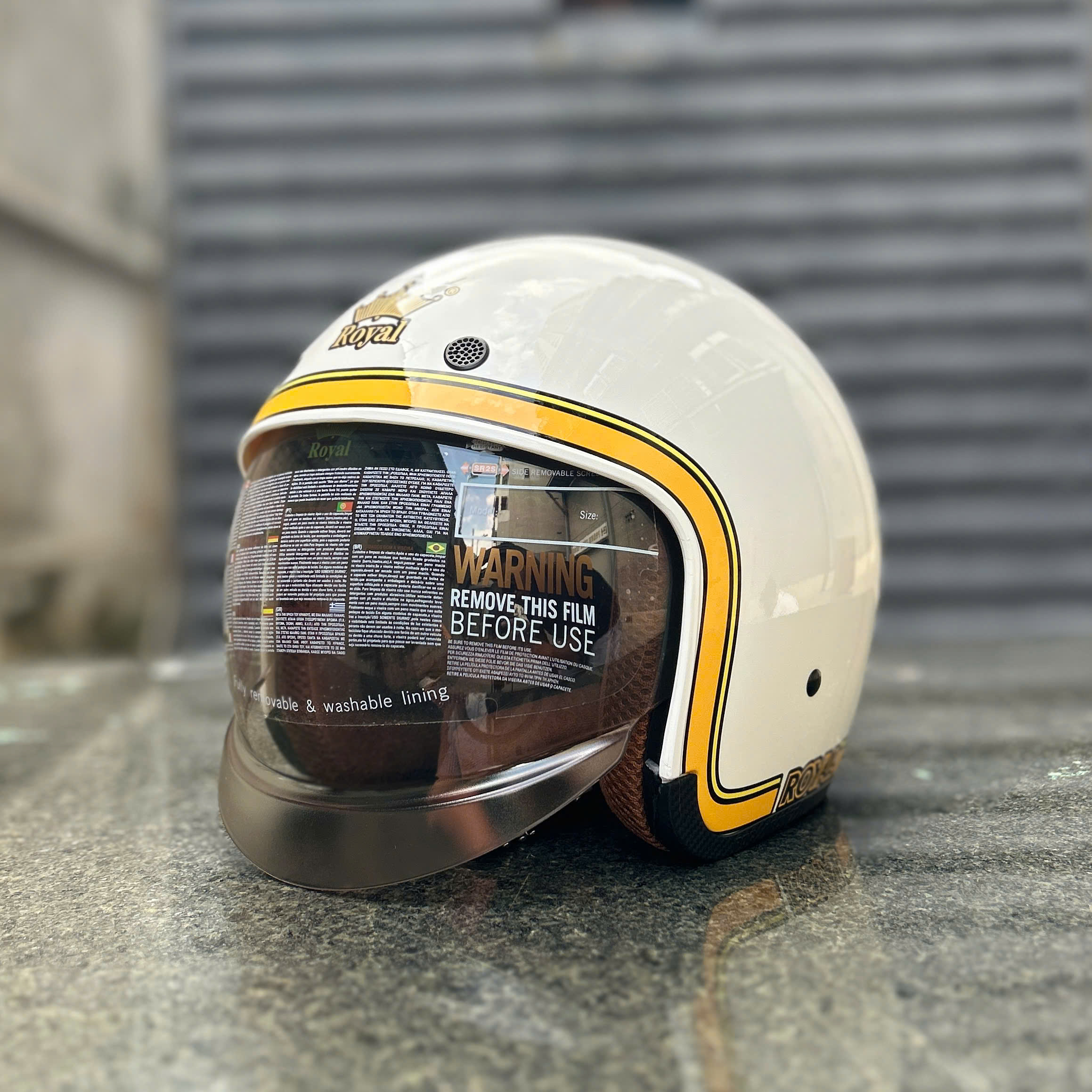Nón bảo hiểm 3/4 ROYAL M139 có kính âm V10 TRẮNG
