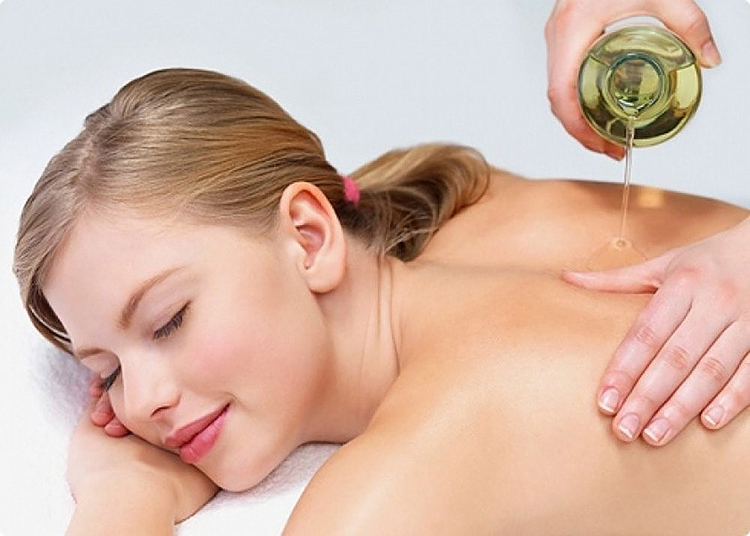 Liệu Trình Massage Tinh Dầu Aroma Tại Hebe Spa