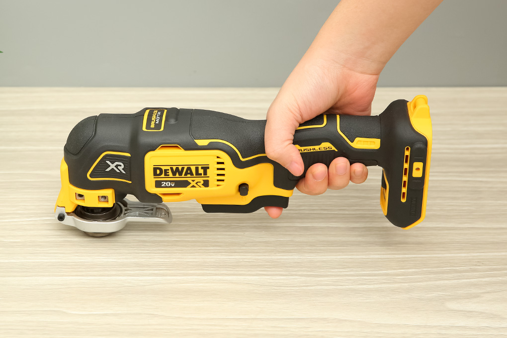 Máy cắt rung dùng pin DeWALT DCS356N-KR