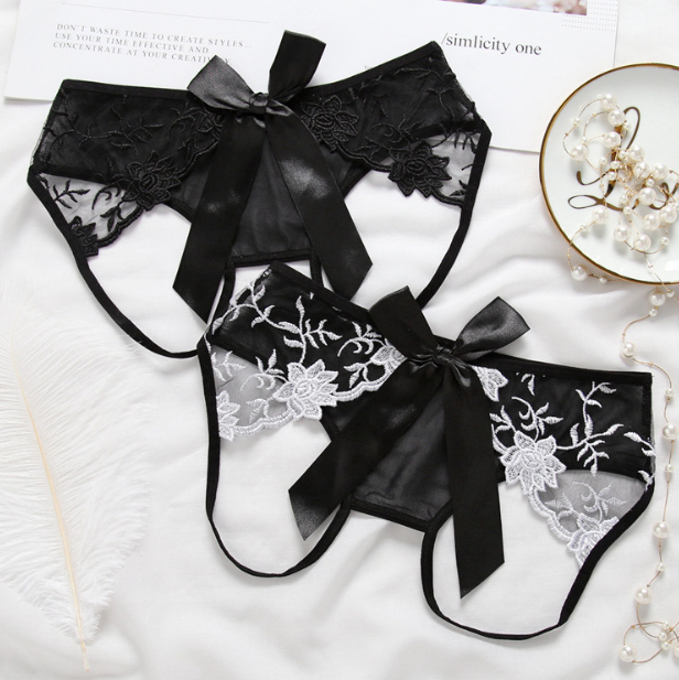 Quần lọt khe sẻ đáy rất gợi cảm