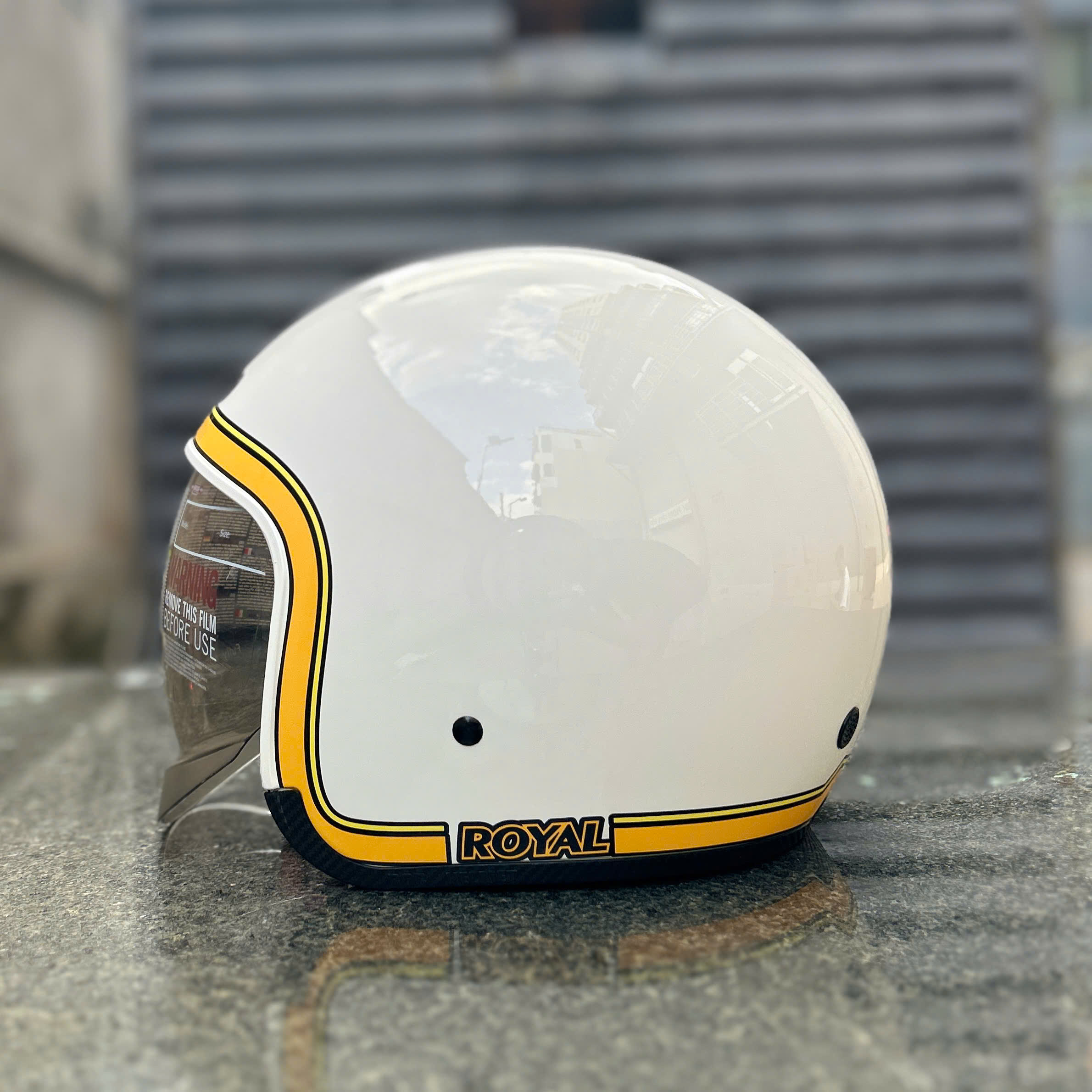 Nón bảo hiểm 3/4 ROYAL M139 có kính âm V10 TRẮNG