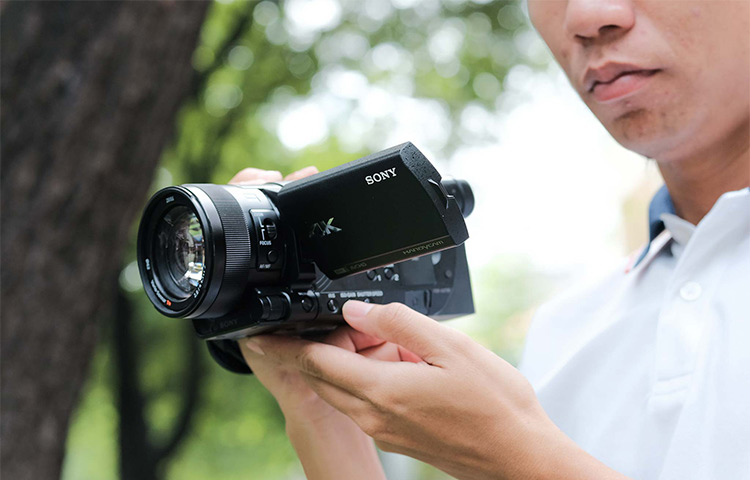 Máy Quay Phim Sony 4K HDR FDR-AX700 - Hàng Nhập Khẩu