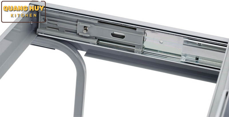 thung-rac-doi-gan-canh-am-tu-bep