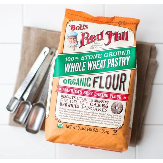 bột mì nguyên cám mềm hữu cơ hiệu bob s red mill whole wheat oreganic pastry flour 2.27kg 2