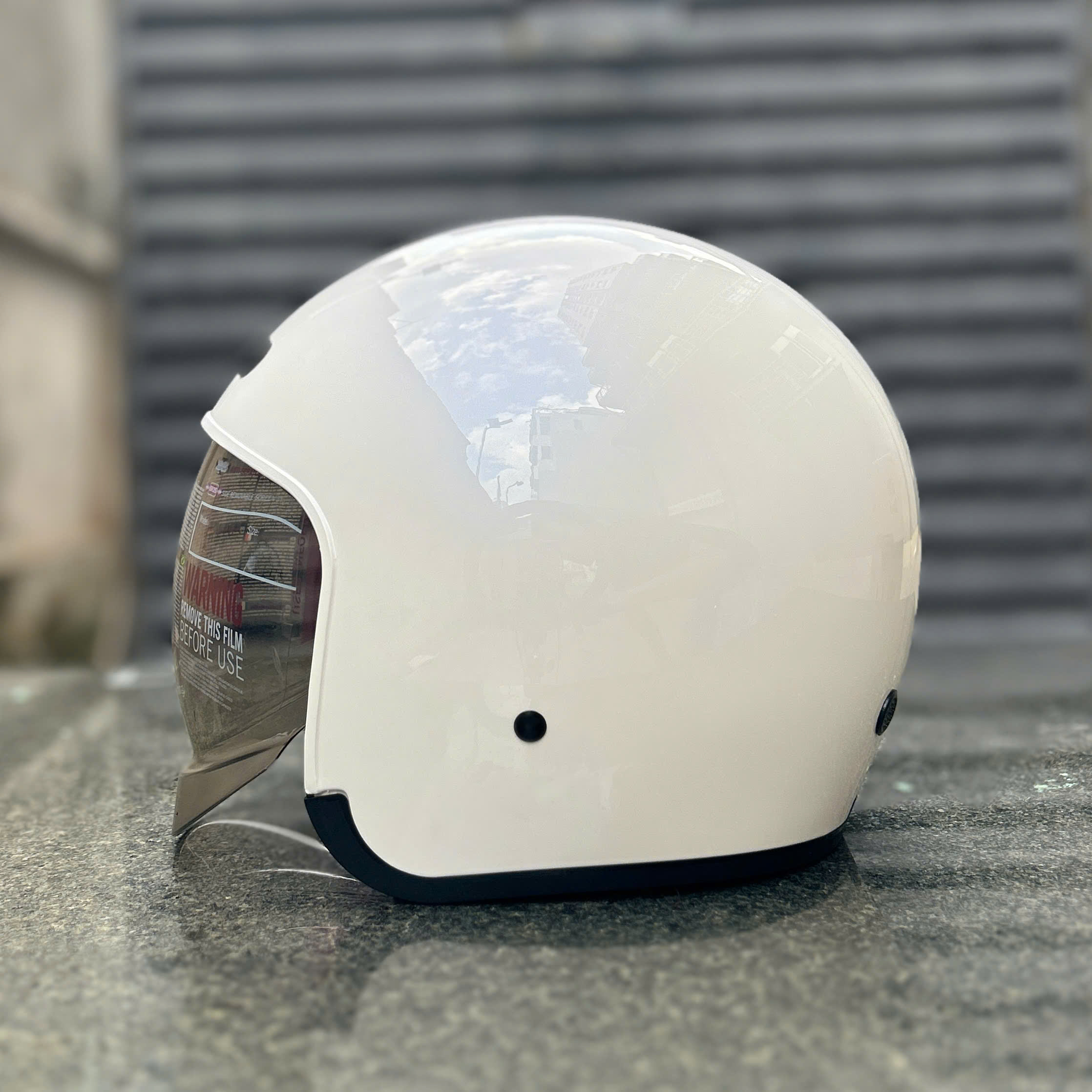 Nón bảo hiểm 3/4 ROYAL M139 có kính âm màu TRẮNG BÓNG