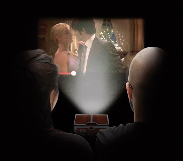 Mini Smart Phone Projector Cinema Portable Home Use Diy Cardboard Projector Family Entertainment Projective Device