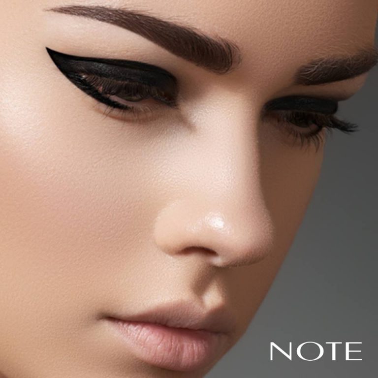 PHẤN TRANG ĐIỂM SÁNG MỊN LUMINOUS SILK COMPACT POWDER NOTE