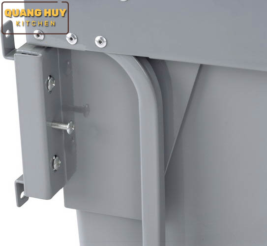 thung-rac-doi-gan-canh-am-tu-bep