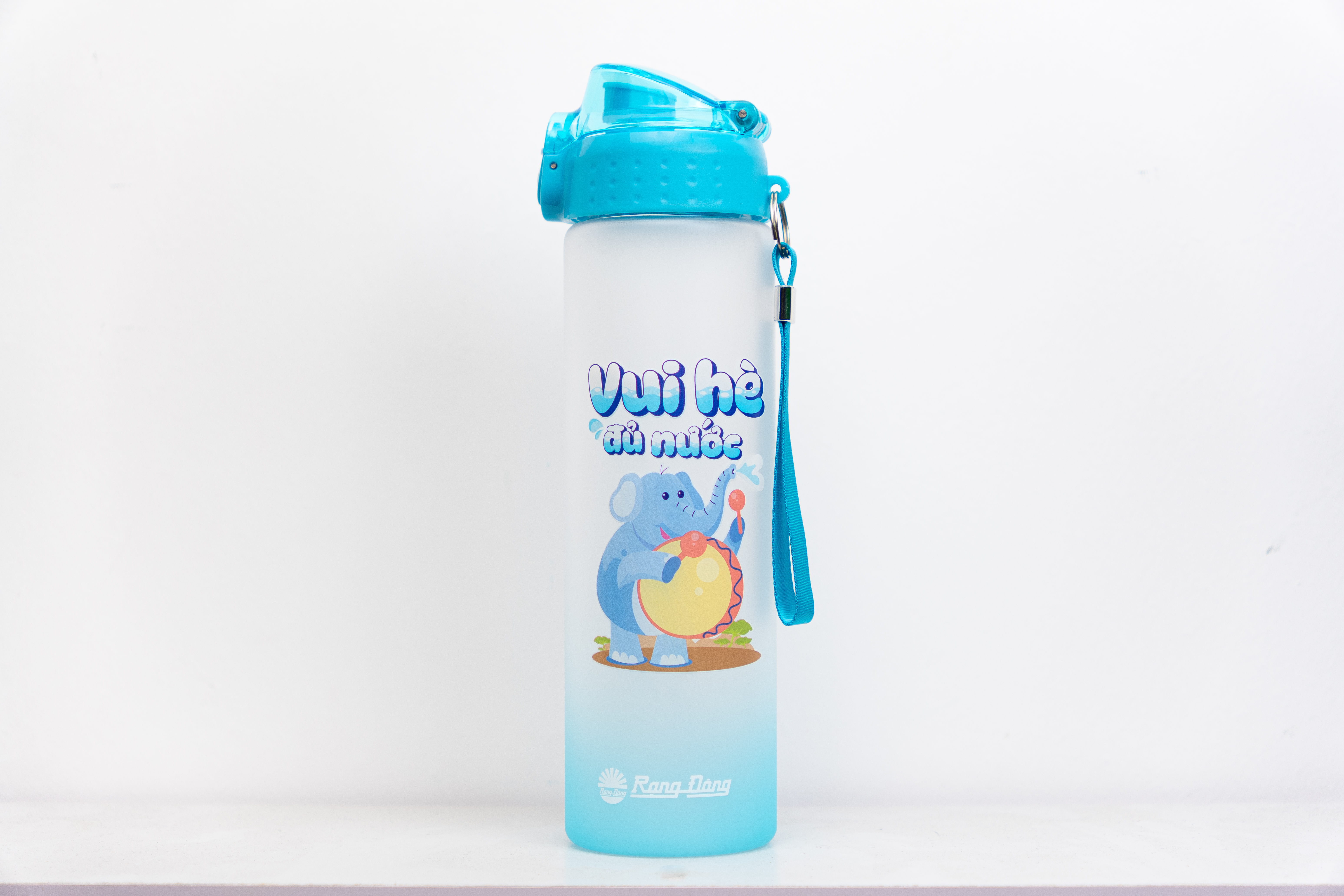 Bình nước cầm tay chính hãng Rạng Đông dung tích 0,7 lít Model: RD-07P1 Giao màu ngẫu nhiên