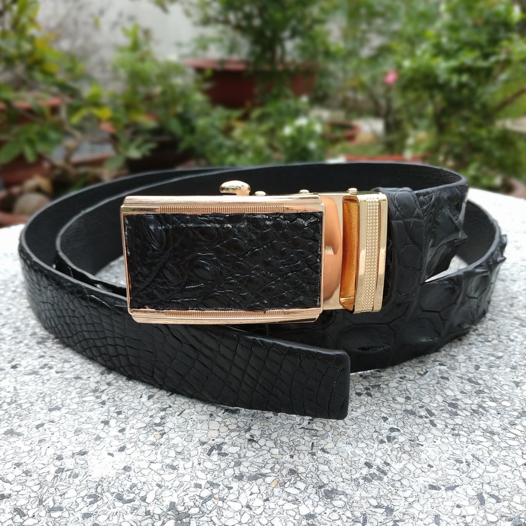 Thắt lưng da cá sấu có gù rất đẹp. DA CÁ SẤU THẬT 100%. Kích thước chuẩn 3.5x120cm phù hợp với cả quần tây và quần jean