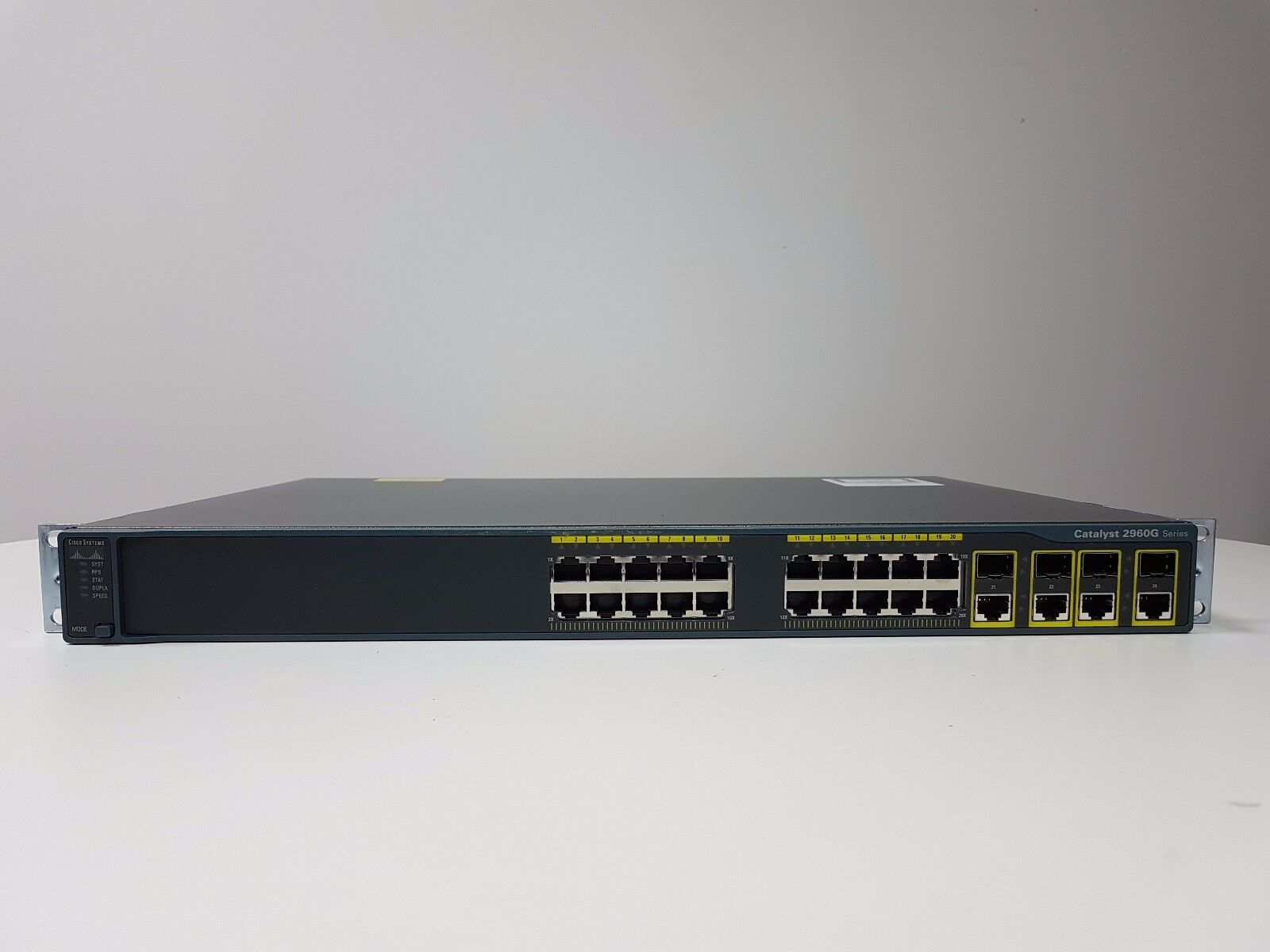 Thiết bị mạng Switch Cisco 2960 WS-C2960G-24TC-L