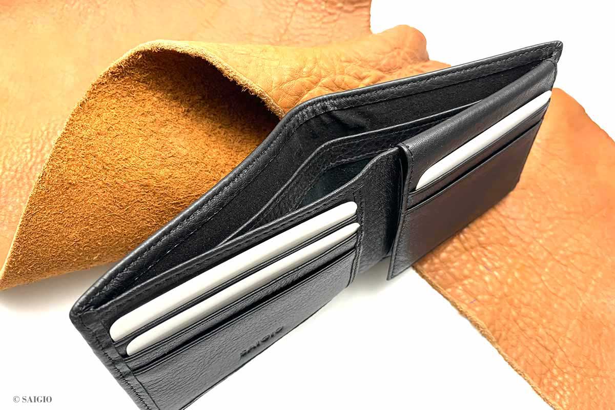 Ví Nam Mini Nhỏ Gọn, Da Bò Mềm Mại GENTLE, Thiết Kế Hiện Đại, Nhiều Ngăn Đựng Tiền và Thẻ Tiện Dụng, Dáng Ngang - Gập 2 - Hàng Chính Hãng SAIGIO