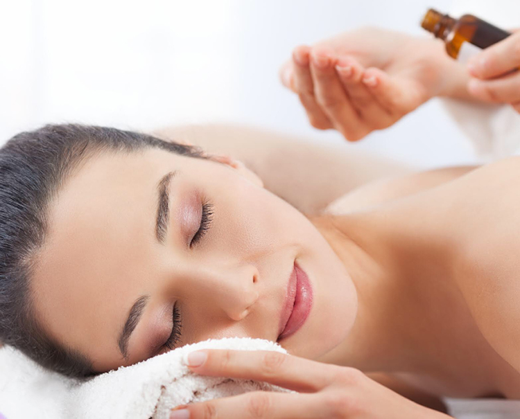 Liệu trình Thanh Tẩy Bạc Hà Kết Hợp ủ Dưỡng Lá Trà Tại Hebe Spa