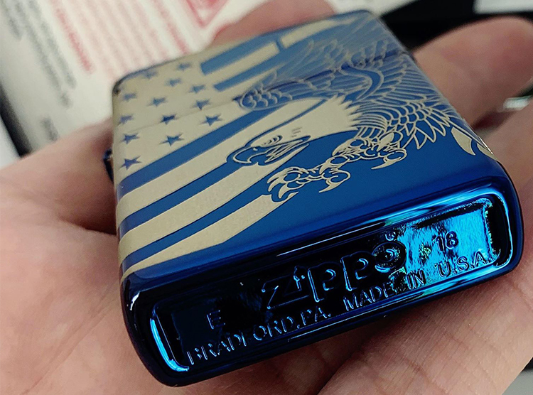 Bật Lửa Zippo 49046 – Zippo Patriotic Design High Polish Blue