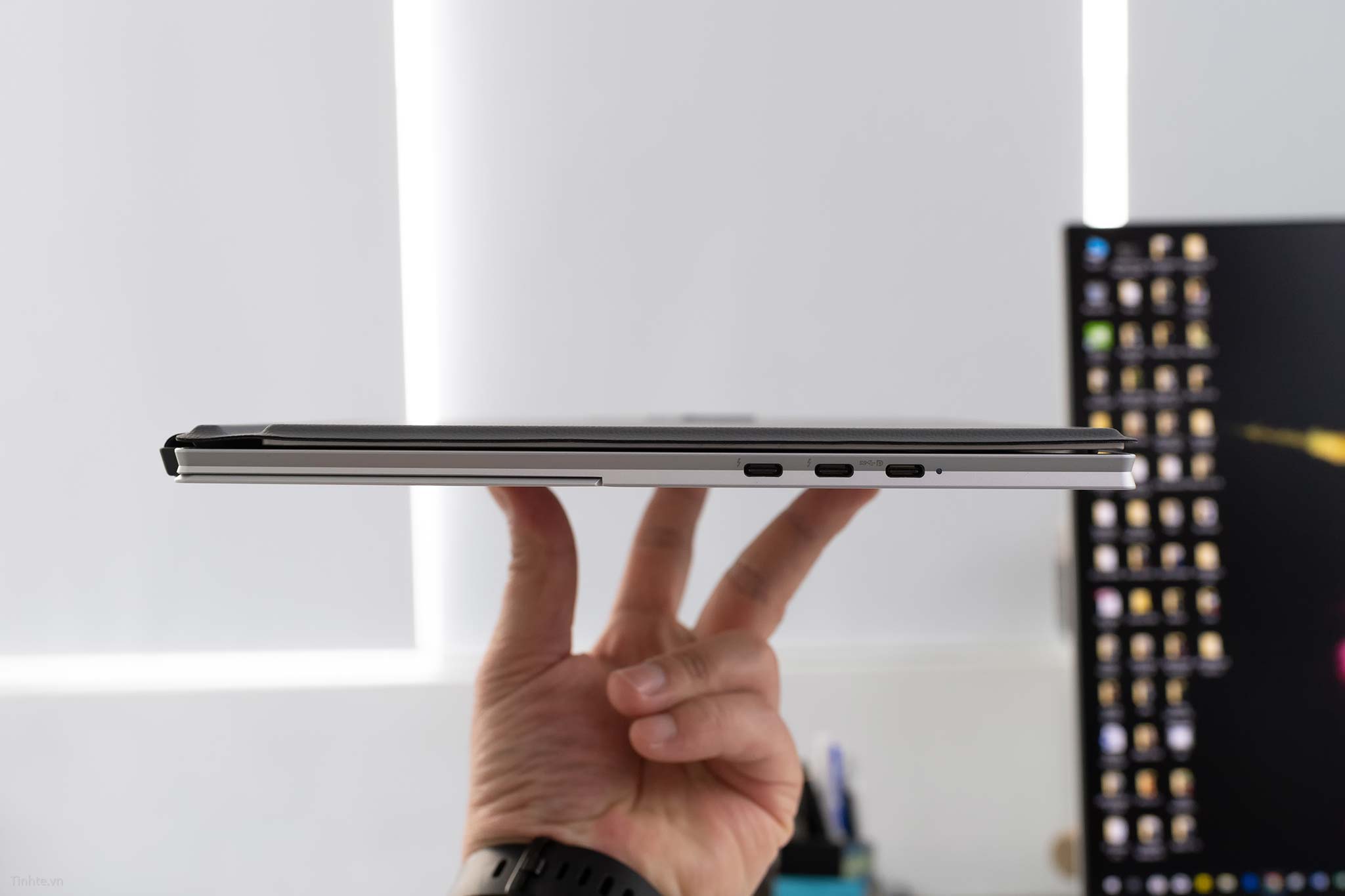 HP Elite x2 1030 G3_6.jpg