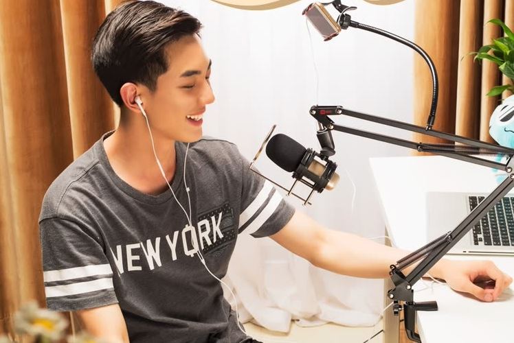 Giá Đỡ Micro Kẹp Bàn Và Điện Thoại C1-03