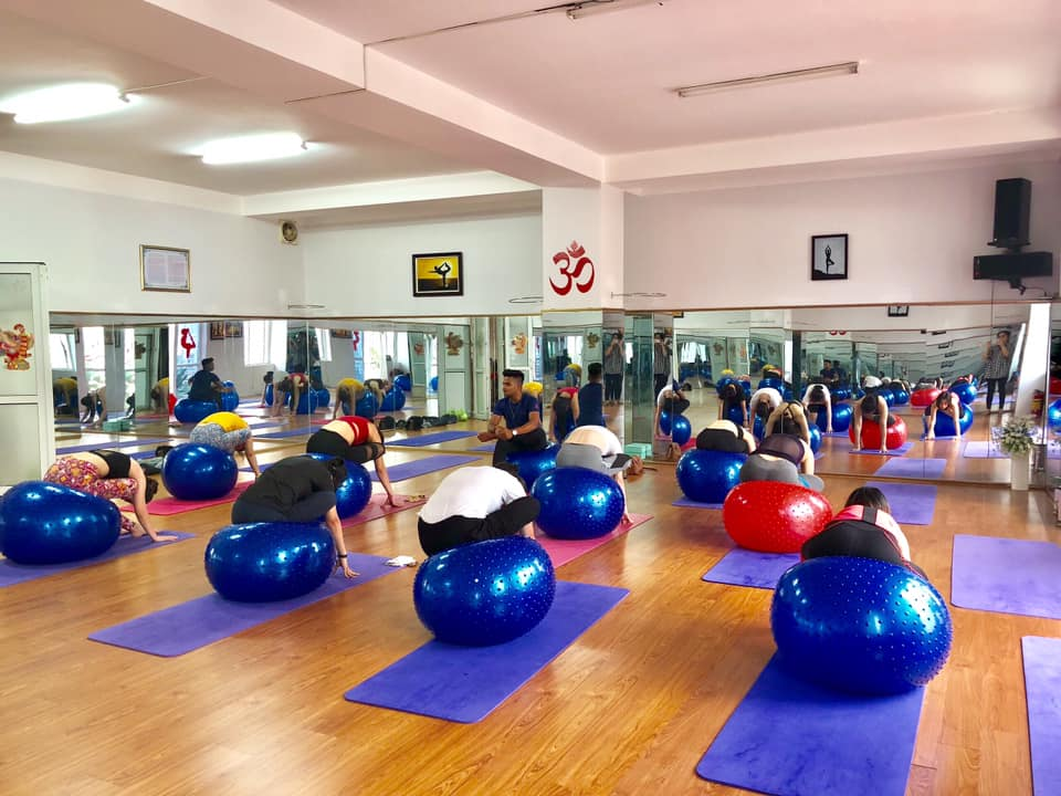 [65cm] KHÔNG KÈM BƠM Bóng tập Yoga Bóng Yoga Tròn Cỡ Đại 65cm Cao Cấp BG (hàng nhập khẩu)