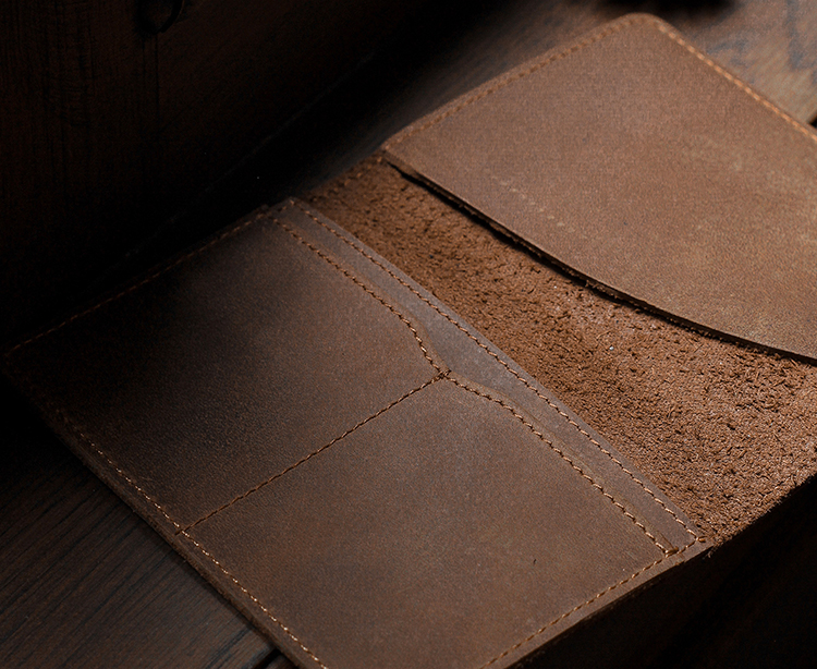 Bao Da Hộ Chiếu Passport Cover Da Sáp Khắc Hình Kí Hiệu University Um U M University Of Michigan (Brown)