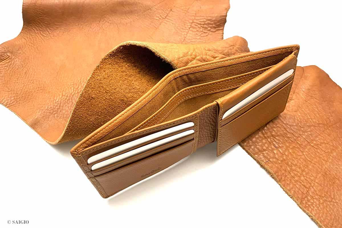 Ví Nam Mini Nhỏ Gọn, Da Bò Mềm Mại GENTLE, Thiết Kế Hiện Đại, Nhiều Ngăn Đựng Tiền và Thẻ Tiện Dụng, Dáng Ngang - Gập 2 - Hàng Chính Hãng SAIGIO