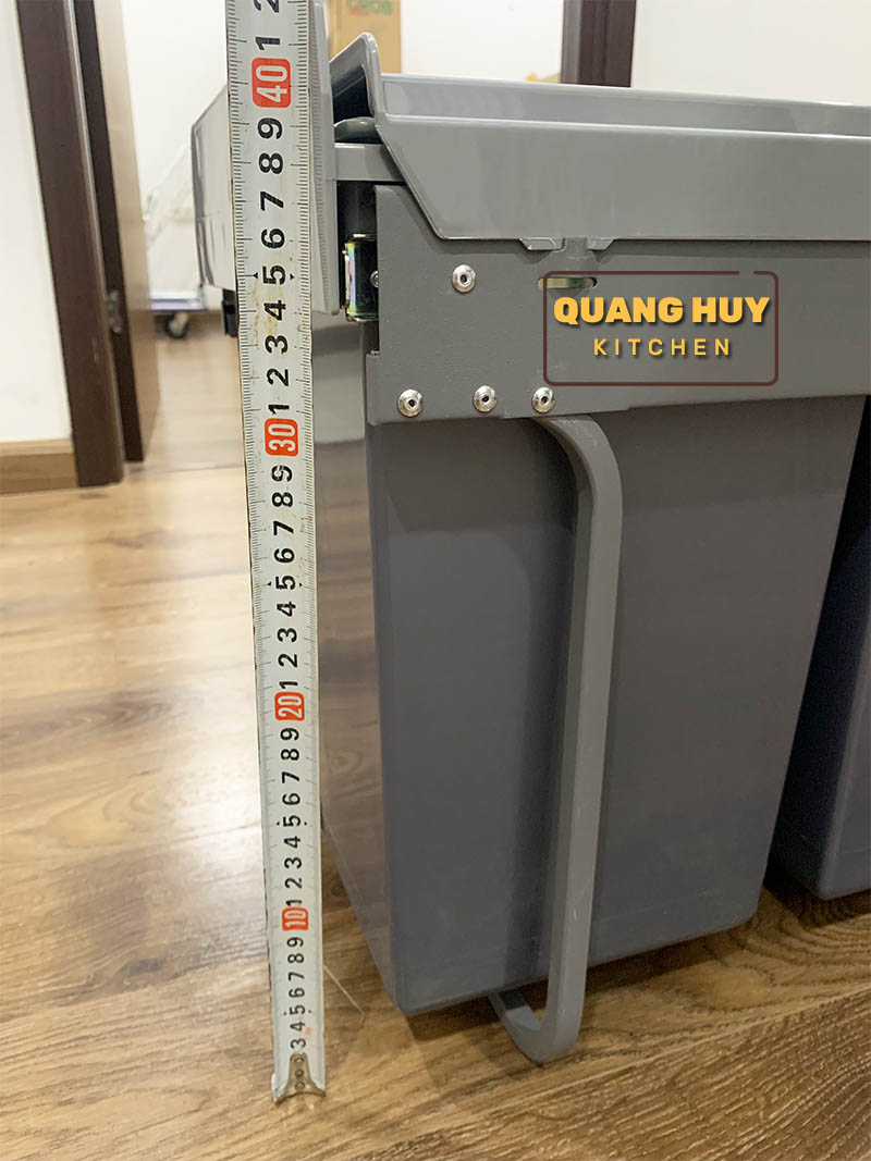 thung-rac-doi-gan-canh-am-tu-bep