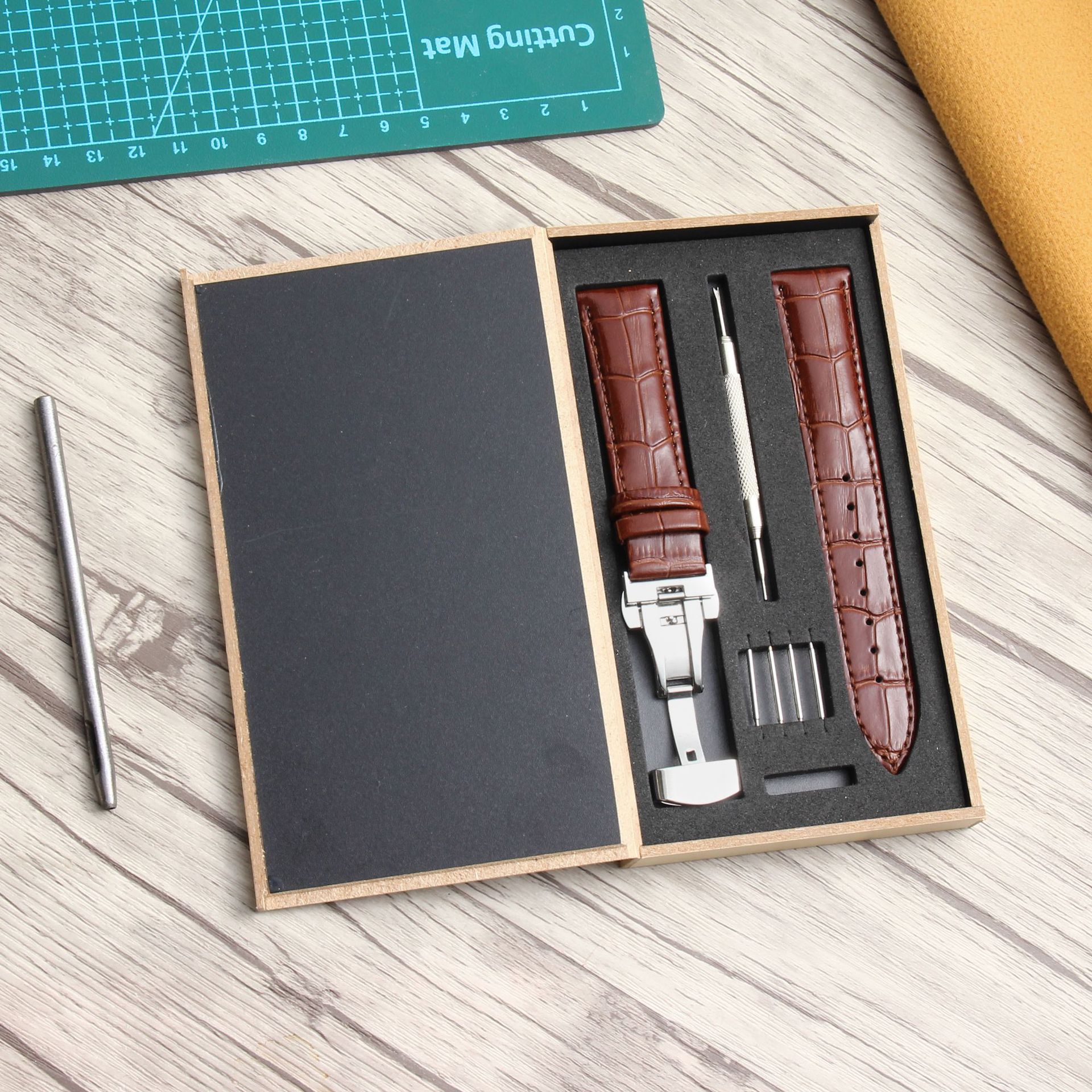 [Da Thật] Dây Đồng Hồ Da Bò Khóa Bướm Chống Gẫy Dây Kèm Hộp Đựng Bằng Gỗ Và Dụng Cụ Thay Dây (Size 18mm, 20mm, 22mm, 24mm) – Chính Hãng VinBuy 