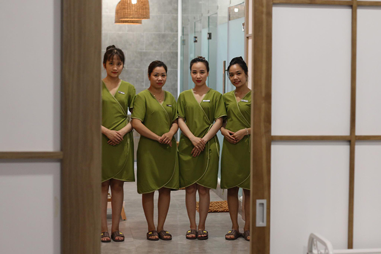 Liệu Trình Massage Tinh Dầu Aroma Tại Hebe Spa